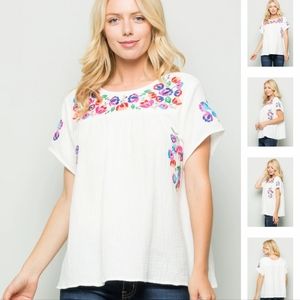 Floral flowy top with embroidery